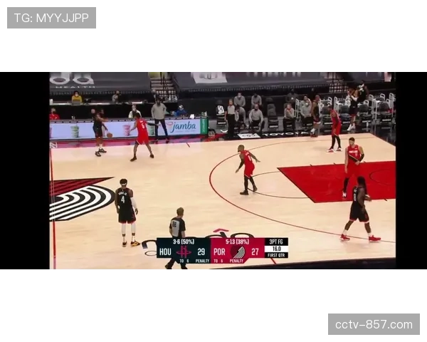 数据:爵士队上半场利用对手失误得分高达22分,紧逼防守见效。 数据:爵士队上半场利用对手失误得分高达22分,紧逼防守见效。